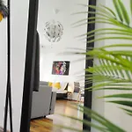 Lokal, Luftig - Loft Mit Heimkino & Parkplatz In Uni- Und Kliniknaehe Apartment