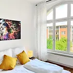 Apartment Lokal, Luftig - Loft Mit Heimkino & Parkplatz In Uni- Und Kliniknaehe Magdeburg