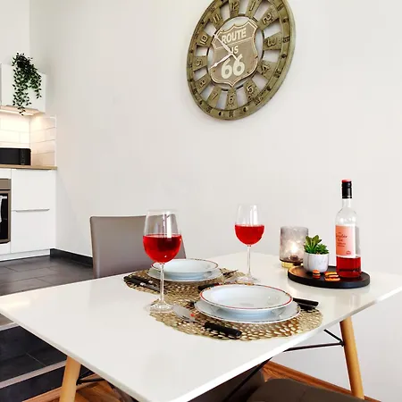 Apartamento Lokal, Luftig - Loft Mit Heimkino & Parkplatz In Uni- Und Kliniknaehe *