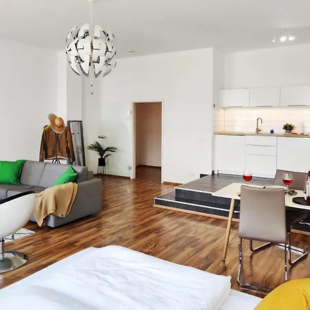 Lokal, Luftig - Loft Mit Heimkino & Parkplatz In Uni- Und Kliniknaehe Apartment Magdeburg