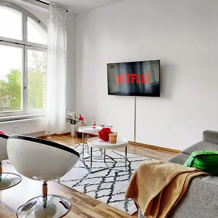 Apartamento Lokal, Luftig - Loft Mit Heimkino & Parkplatz In Uni- Und Kliniknaehe