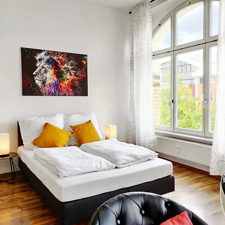 Lokal, Luftig - Loft Mit Heimkino & Parkplatz In Uni- Und Kliniknaehe Magdeburg