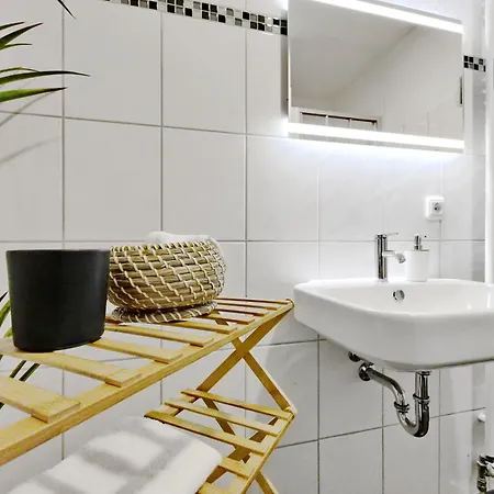 Apartamento Lokal, Luftig - Loft Mit Heimkino & Parkplatz In Uni- Und Kliniknaehe