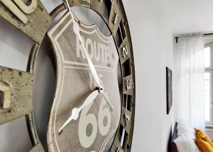 Lokal, Luftig - Loft Mit Heimkino & Parkplatz In Uni- Und Kliniknaehe Magdeburg