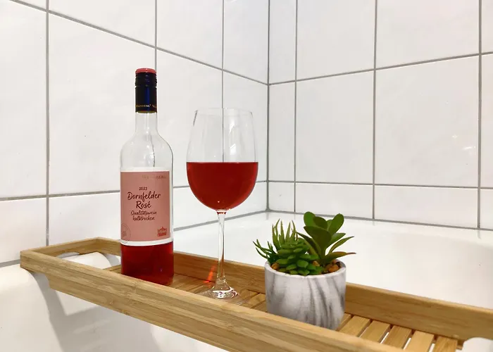 Lokal, Luftig - Loft Mit Heimkino & Parkplatz In Uni- Und Kliniknaehe Lägenhet *