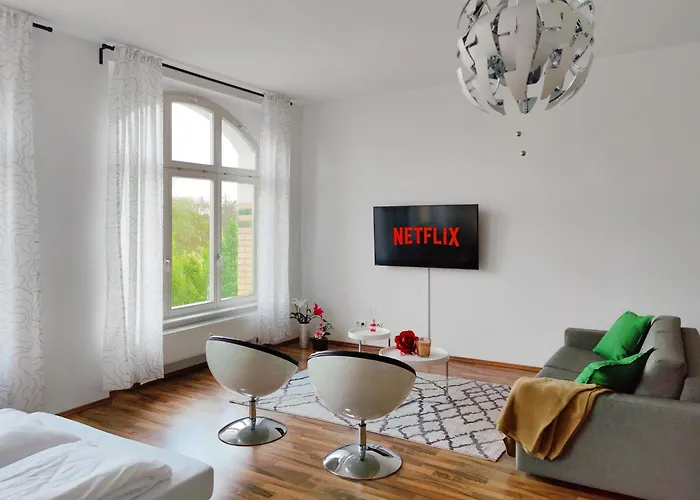 Lokal, Luftig - Loft Mit Heimkino & Parkplatz In Uni- Und Kliniknaehe *