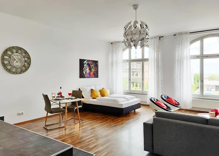 Lokal, Luftig - Loft Mit Heimkino & Parkplatz In Uni- Und Kliniknaehe Lägenhet