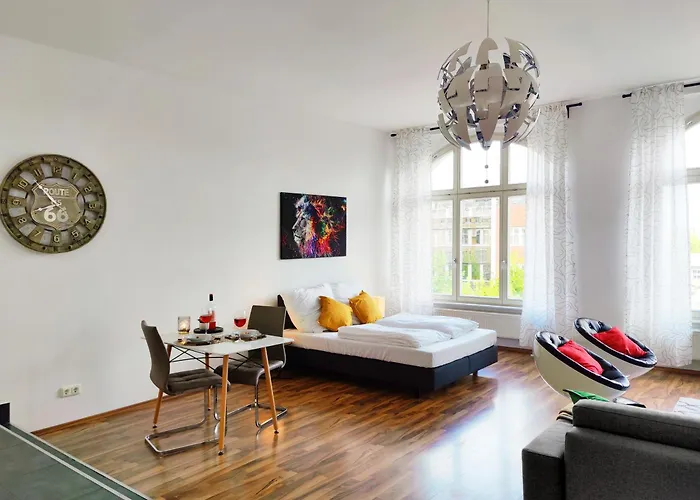 Lokal, Luftig - Loft Mit Heimkino & Parkplatz In Uni- Und Kliniknaehe Lägenhet *